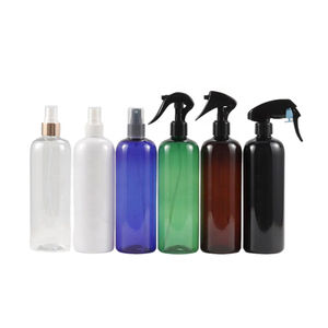 Bouteille de pulvérisation en plastique PET noire ronde de 500 ml avec couvercle de pulvérisation - Product Image 1