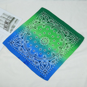 Lote a granel <span class=keywords><strong>bandanas</strong></span> de algodón al por mayor opciones de color sólido o patrón bufanda cuadrada grande logotipo bordado personalizado estilo hip hop - Product Image 4