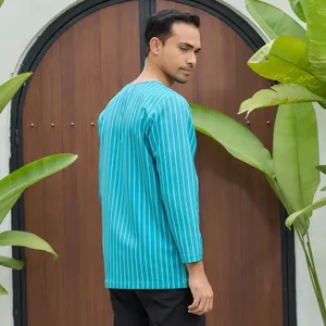 ผู้ผลิตเสื้อเชิ้ตชายสไตล์พื้นเมืองลายทางสีเขียวอมฟ้าทรงสมาร์ทฟิตแขนสั้นแบบลำลองจากมาเลเซีย รับผลิตเสื้อผ้าแบบ OEM สไตล์ทางการ - Product Image 4