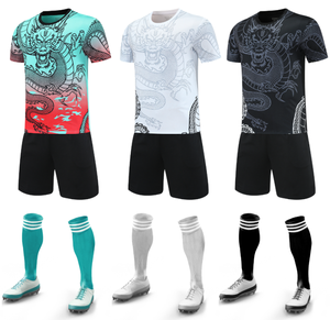 Set Maglia <span class=keywords><strong>da</strong></span> <span class=keywords><strong>Calcio</strong></span> Personalizzabile con Nome e Numero, Tessuto Traspirante in Poliestere, Maglietta e <span class=keywords><strong>Pantaloncini</strong></span> Estivi con Taglio Automatizzato per Uso di Squadra - Product Image 1