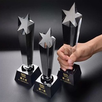 Groothandel op maat gemaakte luxe lasergegraveerde K9 kristallen award glazen trofee LOGO nieuw vijfpuntig ster volkskunst ontwerp
