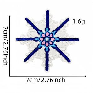 Vendita calda <span class=keywords><strong>di</strong></span> <span class=keywords><strong>colore</strong></span> bianco <span class=keywords><strong>blu</strong></span> tema <span class=keywords><strong>di</strong></span> natale ricamato in ferro su tessuto in saia fiocco <span class=keywords><strong>di</strong></span> neve patch per vestiti Hat Bag - Product Image 5