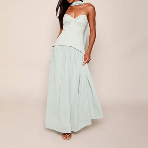 Robe longue élégante vert menthe sans bretelles avec jupe plissée et coussinets de poitrine pour les soirées - Product Image 1