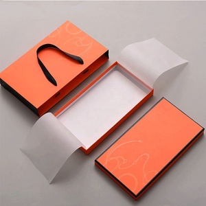 Yiwu Custom Gold Folie Hot Stamping Logo Deksel En Base Luxe Mat Oranje Stijve Zijden Sjaal Gift Dozen Met Tissue papier