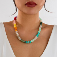 Collier ras du cou tendance pour femme avec perles en pierre naturelle colorées et disques dégradés arc-en-ciel pour le quotidien