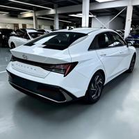 Hyundai Elantra 1.5L CVT LUX Premium LHD berline compacte d'occasion, essence, modèle 2022