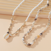 Colliers Faits à la Main Rétro Bohème Bijoux Escargot de Mer Coquillages Naturels Perles de Riz Chaîne Pendentif Coquillage pour Femmes Ras-du-Cou de Plage Accessoires