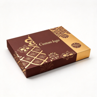 Boîte cadeau personnalisée en chocolat brun avec motif floral doré et plateau de séparation pour les acheteurs en gros de pralines