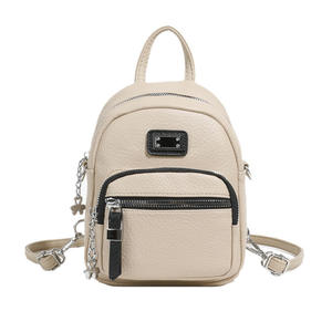 Sac à dos tendance pour femmes en vert vif avec fermeture à glissière multicouche et pendentif en chaîne - Product Image 2