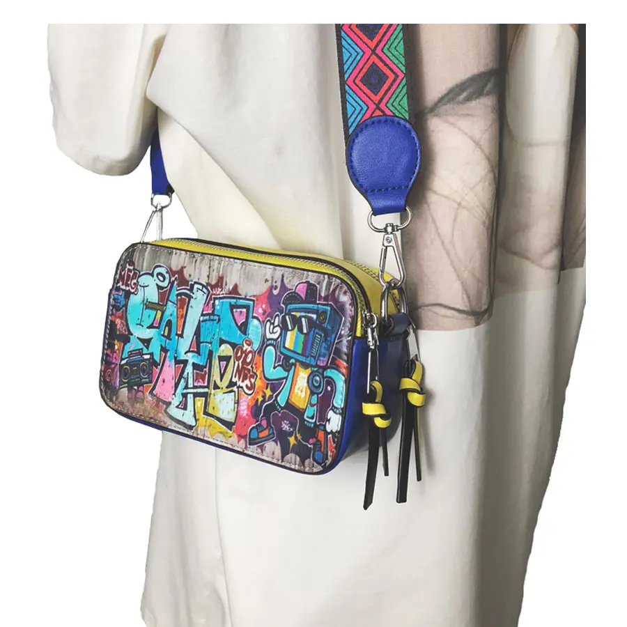 2024 produk baru tas Mini tas tangan wanita dompet kecil bepergian Graffiti lebar tali bahu selempang kamera Ba