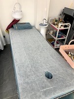 Drap de lit jetable non tissé multi-usage plié imperméable avec trou pour salon, spa, hôpital