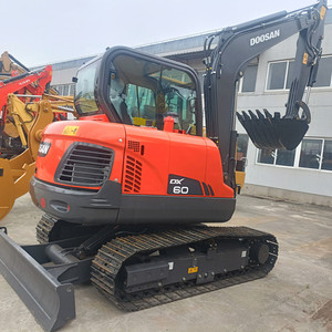 รถขุด DOOSAN DX60 มือสอง 6 ตัน เครื่องยนต์คัมมินส์ ปั๊มไฮดรอลิกคาวาซากิ มอเตอร์ วาล์ว KYB ชั่วโมงการใช้งานต่ำ สภาพ 90% ใหม่ ราคาแข่งขัน ปี 2023 - Product Image 1