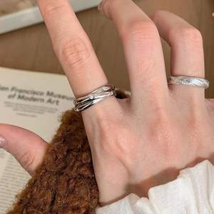 แหวนเงินแท้ S925 ดีไซน์เก๋ วินเทจ หลายชั้น ดีไซน์หรูหรา ประดับเพชรเรียบง่ายที่ตำแหน่งบอกขนาด - Product Image 5