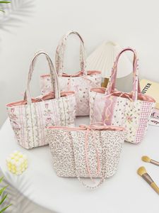 Nueva Bolsa de Almacenamiento de Lápices Labiales Acolchada con Diseño de Flores Pequeñas, Bolsa de Almacenamiento de Cosméticos Portátil para Mujer - Product Image 4
