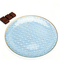 Assiettes en plastique jetables durables de 7/10 pouces, motif tressé moderne, bord doré, pour fêtes, traiteur, événements, mariages, restaurants