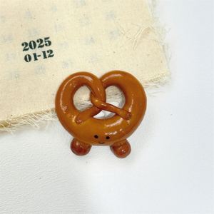 Abalorios de Resina de Navidad con Diseño de Dibujos Animados, Miniaturas de Pretzels y Dulces, Encantadores Abalorios de Resina DIY para Manualidades de Resina, Decoración de Carcasas de Teléfono y Tazas - Product Image 4