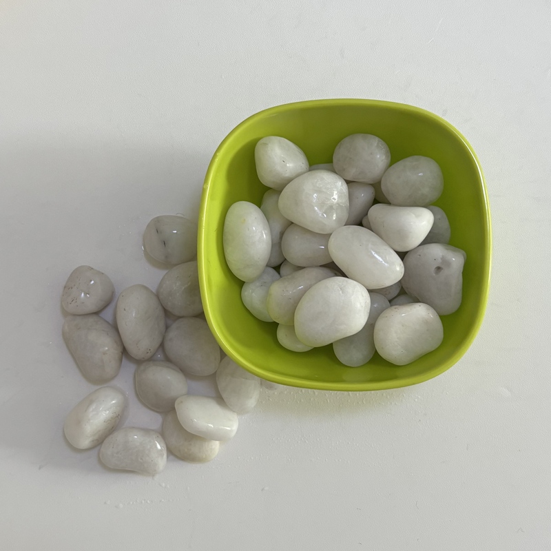 Highly Polished Natural White Pebbles for