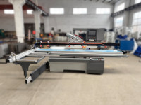 Scie à table coulissante de coupe entièrement automatique Alimentation sous pression pneumatique Scie à panneaux CNC robuste pour contreplaqué MDF