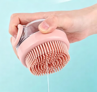 Brosse de bain pour chien avec distributeur de savon, poils en silicone, outil de toilettage et de massage de luxe pour chiens à poils longs, pour la salle de bain