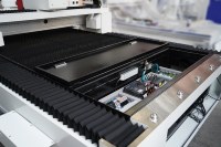 Penjualan Besar Mesin Pemotong Laser Serat 3Kw Mesin Pemotong Logam Laser Serat Baja Karbon