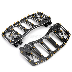 Reposapiés Anchos Antideslizantes con Púas Negras y Clavos Dorados para Motocicleta Harley-Davidson Softail Traveler, Accesorios para Motocicleta - Product Image 3