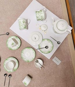 Service à café de luxe série D en porcelaine fine, 15 pièces, avec tasses, soucoupes et bouilloire de style américain - Product Image 2