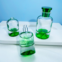 Bouteille en verre de parfum vert de luxe avec diffuseur de conception de givre de logo personnalisé de fond volcanique