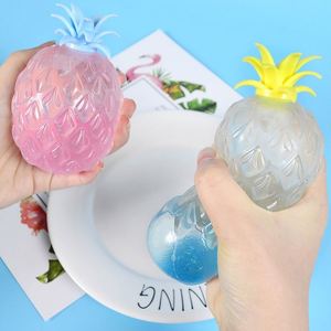 ของเล่นบีบคลายเครียดรูปสับปะรดจำลอง บีบแล้วคืนตัวช้า ของเล่นแกล้งคน - Product Image 2