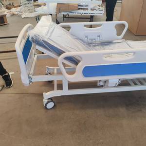 Lit médical manuel double à bascule avec barrière de sécurité en ABS pour personnes âgées et patients paralysés - Product Image 2