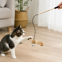 Bâton interactif pour chat avec plumes, jouet en bois pour chat avec clochette, bâton de chat en bois naturel pour chats d'intérieur