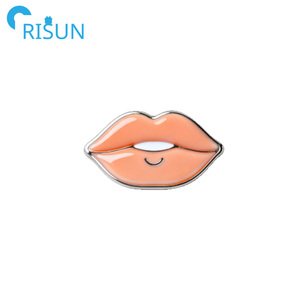 卸売り口唇レッドピンクリップスティックエナメルピンカスタムロゴリップスティックピンフェミニズムセクシー口唇エナメルラペルバッジブローチ - Product Image 5