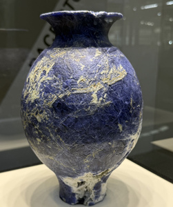 Vase en marbre bleu naturel <span class=keywords><strong>de</strong></span> Bolivie, sculpture en pierre sculptée à la main, vase décoratif en pierre pour hall <span class=keywords><strong>de</strong></span> villa, projet immobilier - Product Image 2