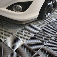 Dalles de sol modulaires carrées colorées 40x40x1.8cm en plastique PP PVC pour garage, atelier et detailing automobile