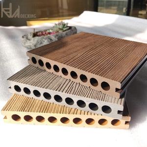 Chine Bon <span class=keywords><strong>prix</strong></span> Revêtement de sol composite en relief Wpc en plastique avec terrasse en bois de haute qualité - Product Image 2