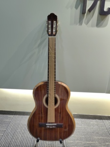 <span class=keywords><strong>Chitarra</strong></span> <span class=keywords><strong>Classica</strong></span> Yoseng&OEM TC270Q 39 Pollici, Corpo in Compensato Santos, Manico in Palissandro, Tastiera in Palissandro Artificiale, Finitura Verniciata, <span class=keywords><strong>Corde</strong></span> in <span class=keywords><strong>Nylon</strong></span> - Product Image 1