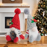 Gnome de Noël sans visage en peluche avec bonnet tricoté et décorations de baies de houx, figurine assise pour la maison et les fêtes, vente en gros