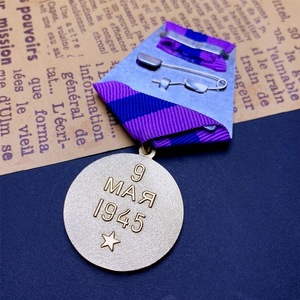 Medallas de Metal Personalizadas al por Mayor, Bañadas en Oro (Conmemorativas Soviéticas de Praga), Personalizables con Esmalte Duro e Impresión UV Artística - Product Image 5