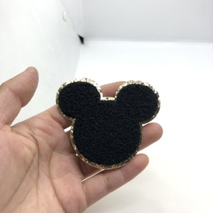 Venta al por mayor Logotipo de diseñador personalizado brillo Chenille bordado hierro parches en forma de corazón flor con diamantes de imitación cuentas Decoración - Product Image 4
