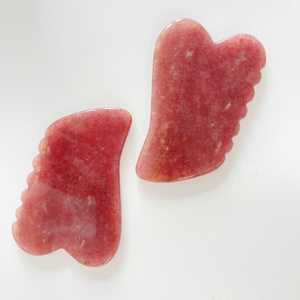 Outil de massage Gua Sha en jade cristal de fraise avec logo personnalisé - Product Image 2