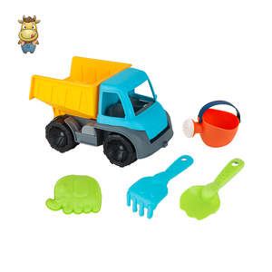 Ensemble de 5 camions de plage pour enfants avec benne basculante, arrosoir, râteau, pelle et moules - Product Image 1