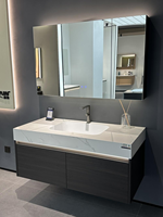 Meuble-lavabo de salle de bain de luxe italien sur mesure avec double vasque large et miroir LED éclairé pour salles de bain à tons clairs