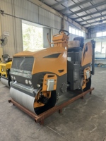 Machine de construction robuste ST1600, très demandée, avec une masse opérationnelle de 16 tonnes et une puissance moteur de 9,8 kW pour la construction.