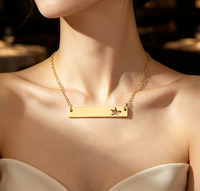 Collier en acier inoxydable avec pendentif barre horizontale ajourée motif hirondelle, bijou délicat pour femme, cadeau tendance