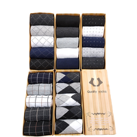 Vente en gros de chaussettes de sport et de loisirs en bambou de qualité supérieure, nouvelle collection printemps, couleur unie, absorbant la transpiration, pour hommes, en boîte