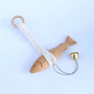 Campanilla de puerta moderna de madera maciza con diseño de pez tallado y grabado realista, ecológica, decorativa para colgar en la pared, regalo para entrada. - Product Image 4