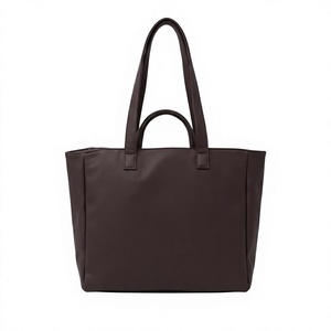 Bolso Tote Mini Impermeable de PU Marrón Oscuro de Beena con Cierre de Cremallera, Asas Dobles, Diseño Estructurado y Patrón Sólido para Viajes a la Playa - Product Image 1