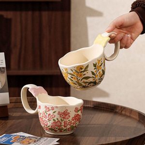 Tazza da Caffè in Ceramica Creativa ed Elegante con Motivi Floreali, Tazza per Latte con Manico Grande Unico - Product Image 3