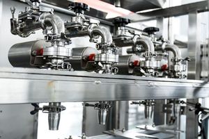 Instalación gratuita, aplicador de inserción de mango de anillo de cuello de botella PET grande, máquina de llenado de embotellado de agua para línea de llenado de agua - Product Image 3