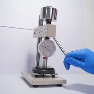 Nickel-Coated Graphite dẫn điện Silicone cao su có độ cứng thấp <span class=keywords><strong>EMI</strong></span> che chắn và hấp thụ vật liệu - Product Image 4