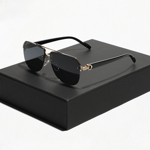 Lunettes de soleil œil de chat tendance 2026 pour femmes, protection UV400, lunettes de pilote de haute qualité, lunettes de soleil rétro carrées sans monture en métal pour hommes - Product Image 1